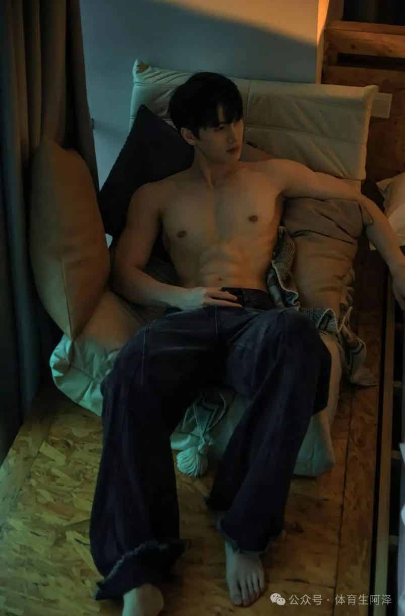 图片[3]-185薄肌体育生全见版！八块腹肌别太诱惑........-小蓝短视频