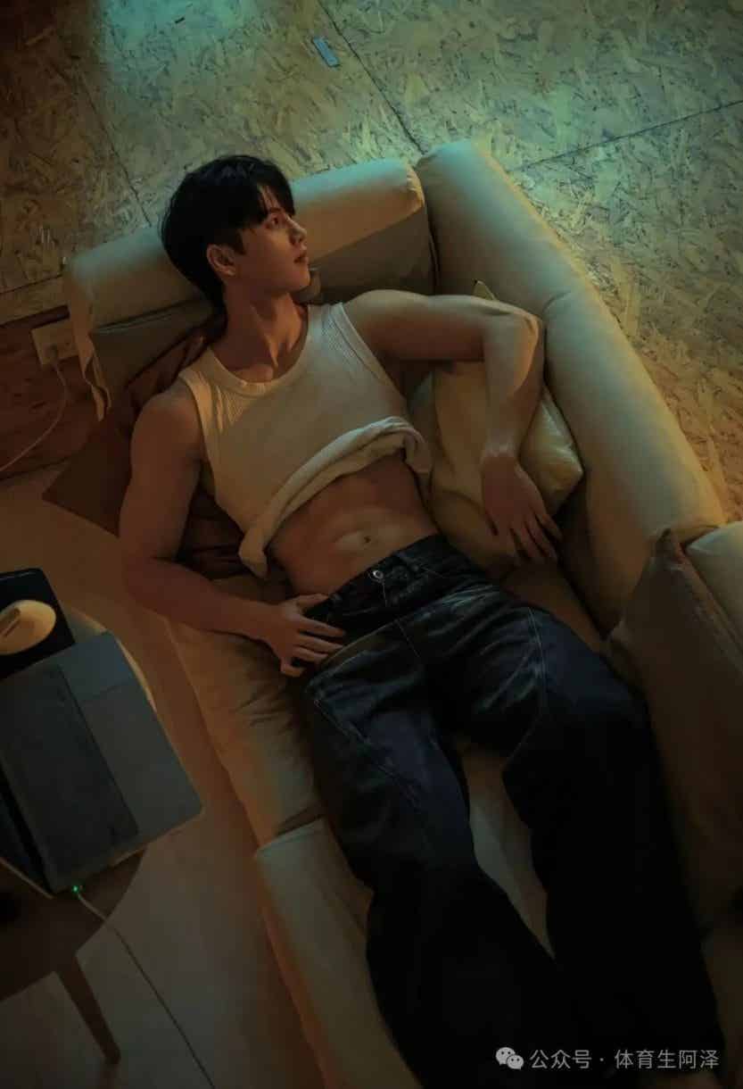 图片[5]-185薄肌体育生全见版！八块腹肌别太诱惑........-小蓝短视频