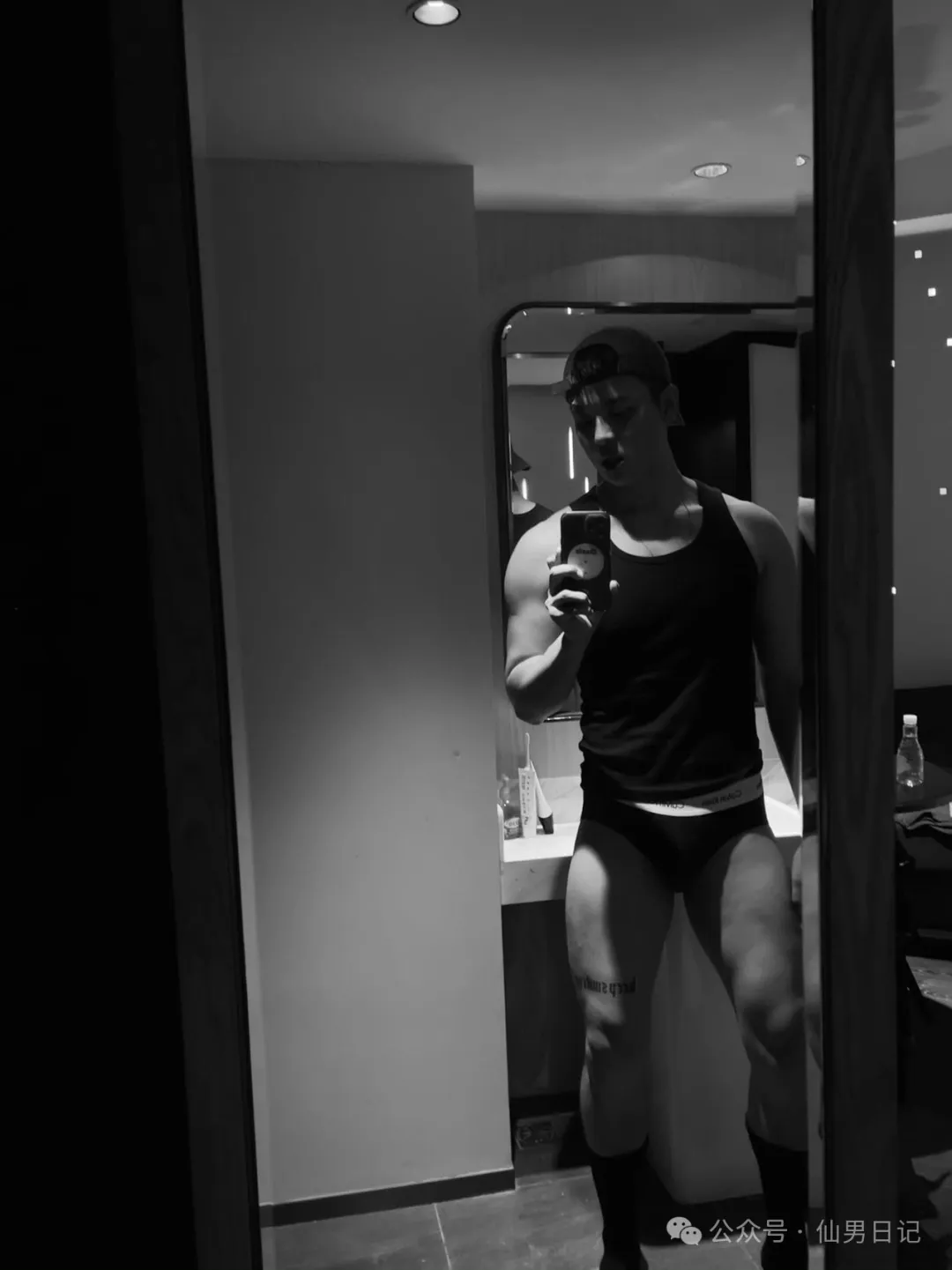 图片[3]-186cm体育生酒店照片曝光，大包意外抢镜！-小蓝短视频