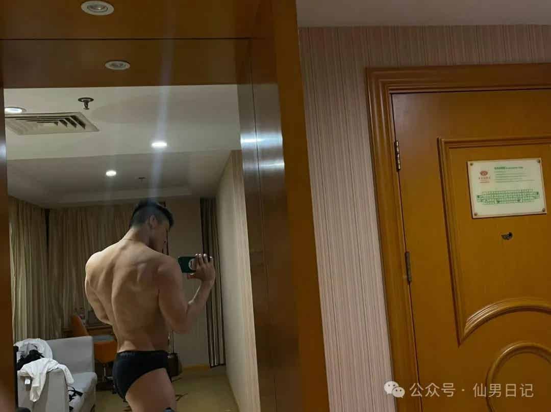 图片[9]-186cm体育生酒店照片曝光，大包意外抢镜！-小蓝短视频