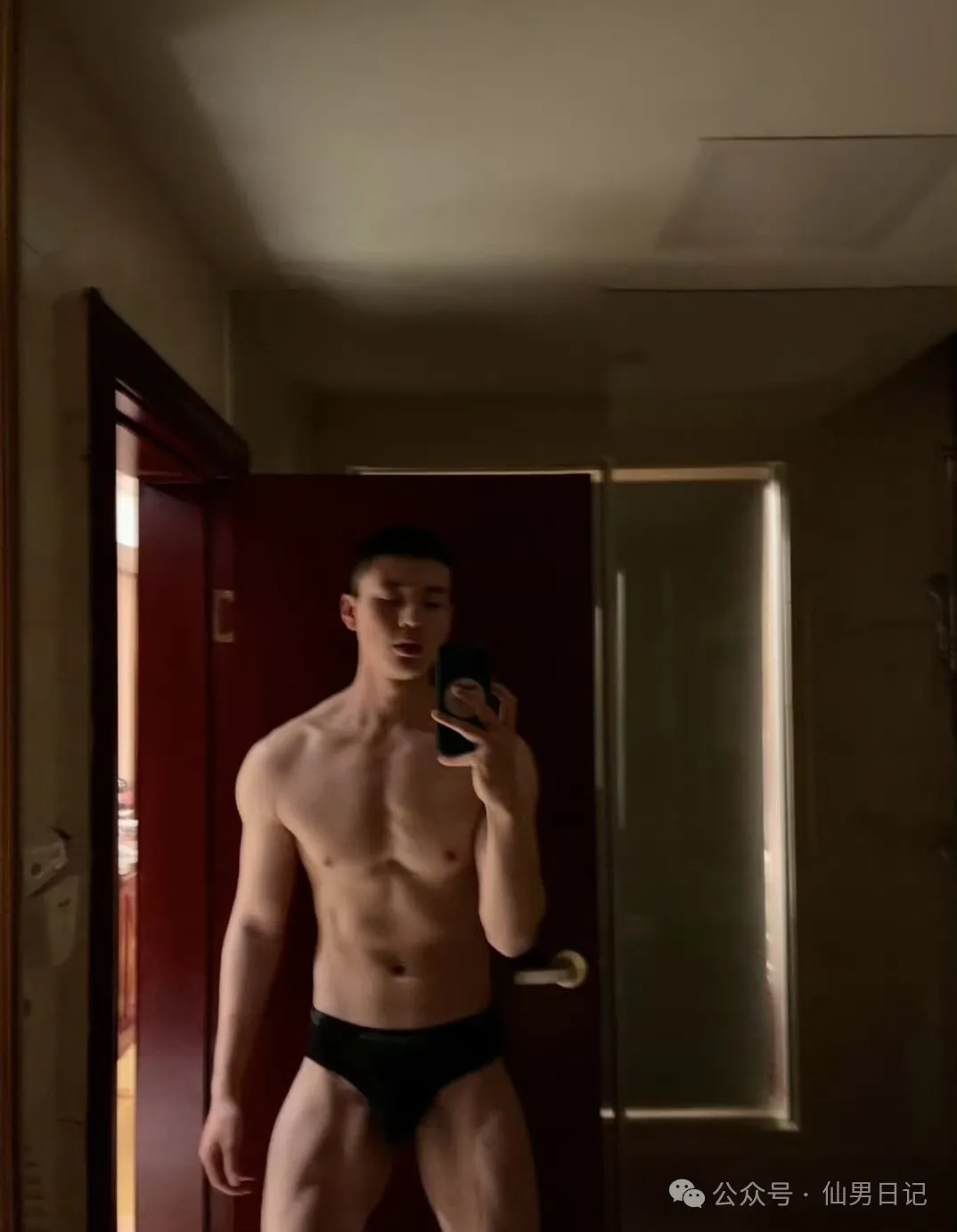 图片[13]-186cm体育生酒店照片曝光，大包意外抢镜！-小蓝短视频