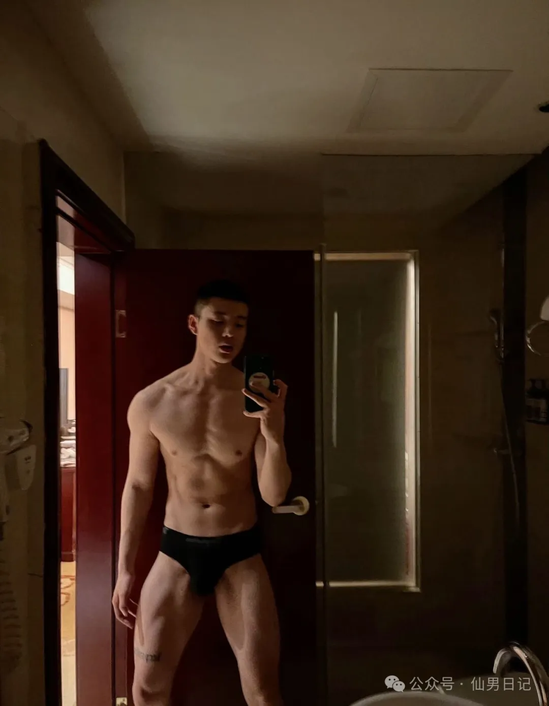 图片[14]-186cm体育生酒店照片曝光，大包意外抢镜！-小蓝短视频