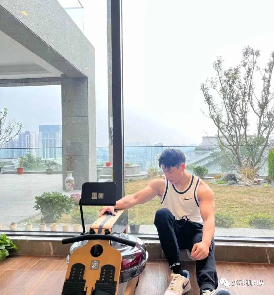 图片[11]-夏天遇到这样的撸铁肌肉小哥哥，可以吗-小蓝短视频
