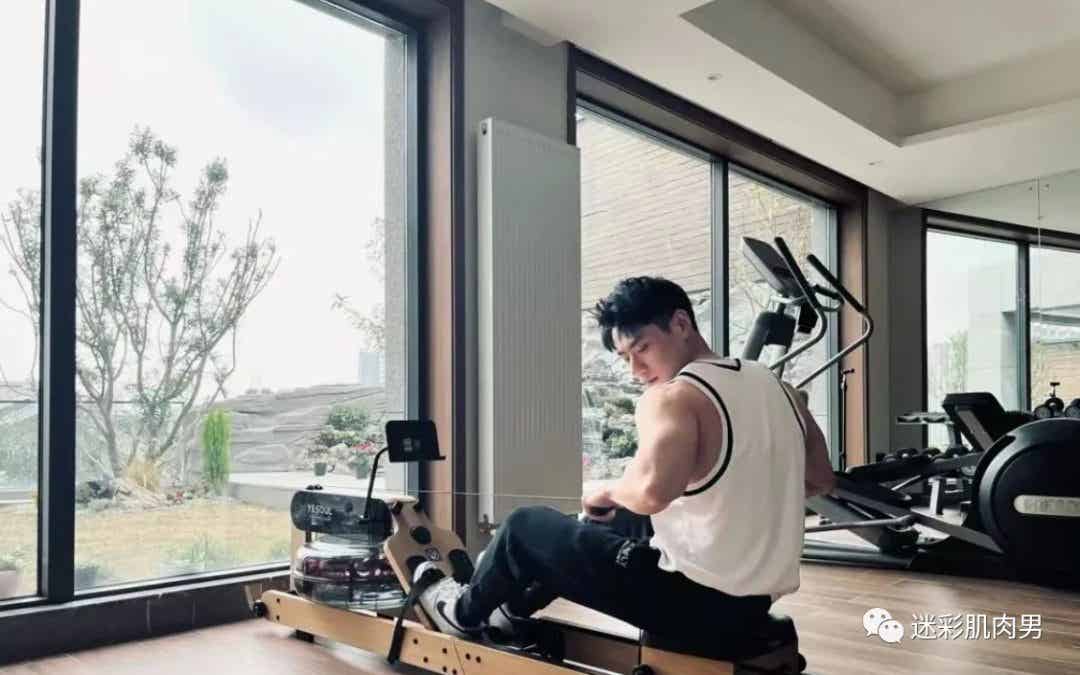 图片[13]-夏天遇到这样的撸铁肌肉小哥哥，可以吗-小蓝短视频
