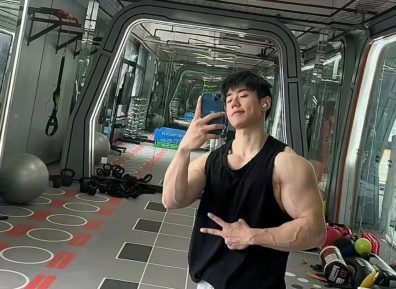夏天遇到这样的撸铁肌肉小哥哥,可以吗