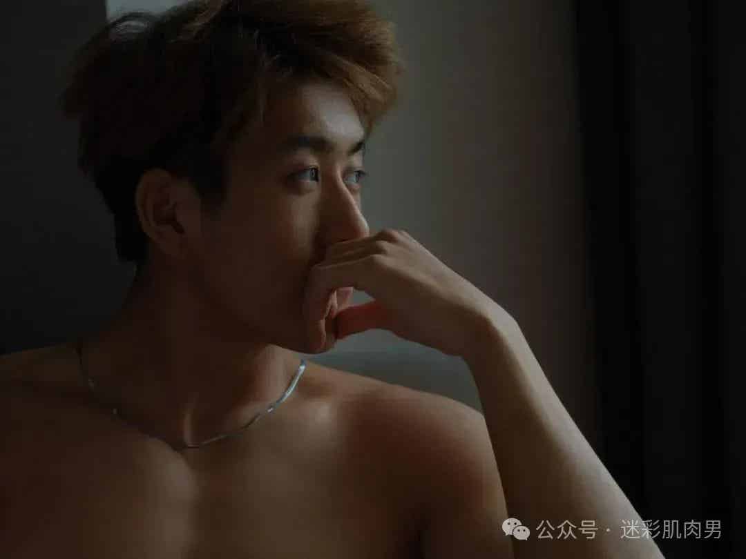 图片[7]-188CM体育生街上穿紧身裤光膀子，长得有点好看！-小蓝短视频