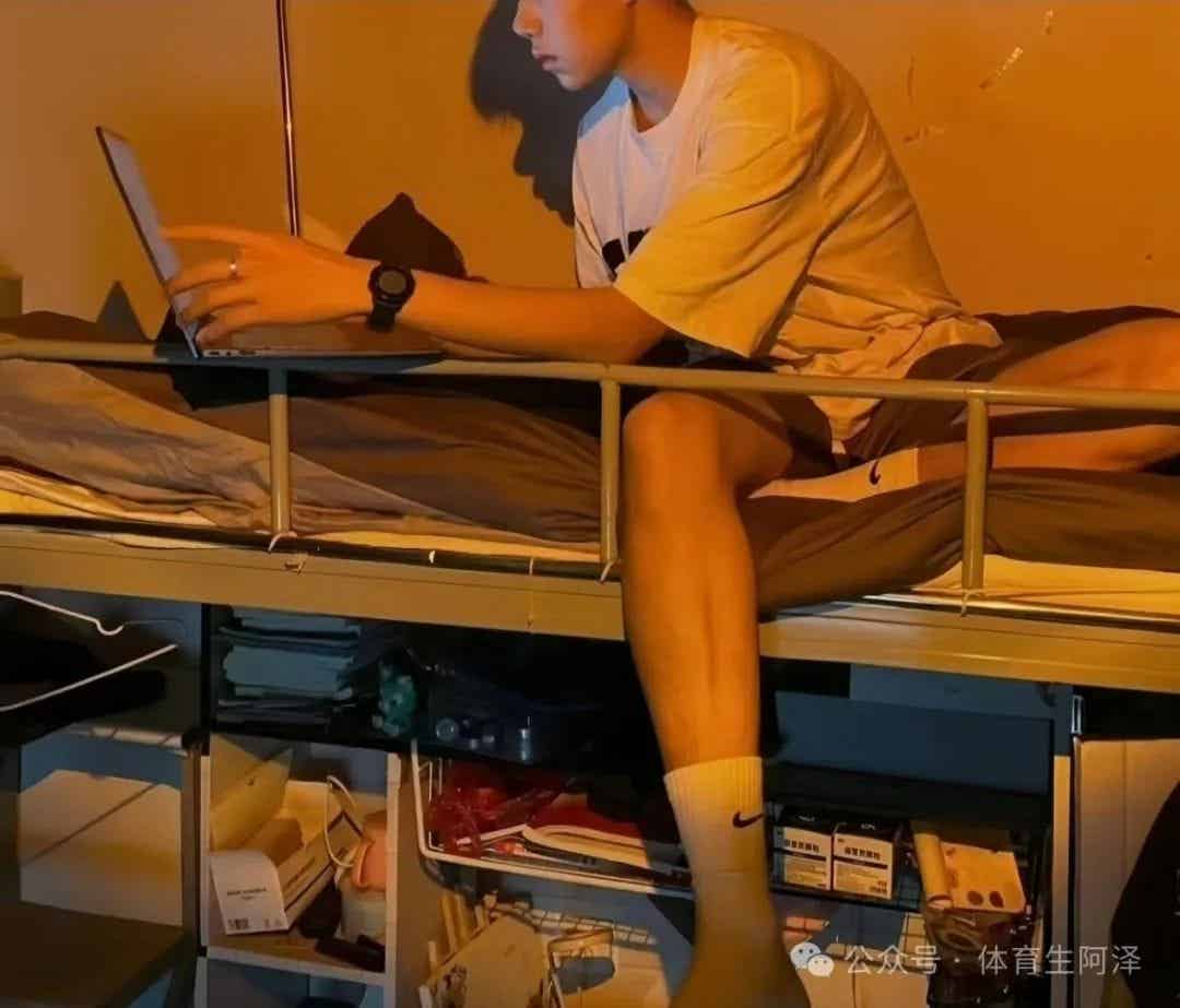 图片[3]-185白袜腹肌体育生，腹肌长腿，爱到流口水......-小蓝短视频