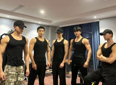 185白袜腹肌体育生,腹肌长腿,爱到流口水......