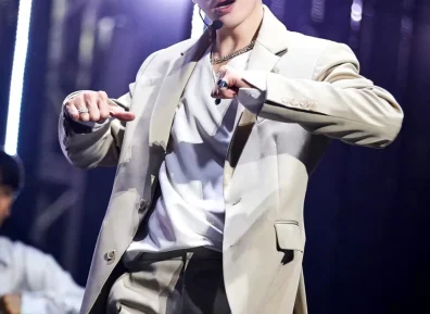 韩国老一代爱豆,年近40身材不输健身教练,泳裤贴身照好吸睛!