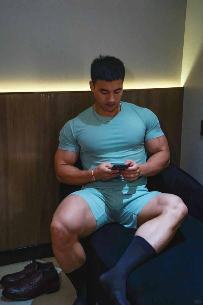 图片[1]-无法拒绝这样的肉壮肌肉男，太爱了！-小蓝短视频