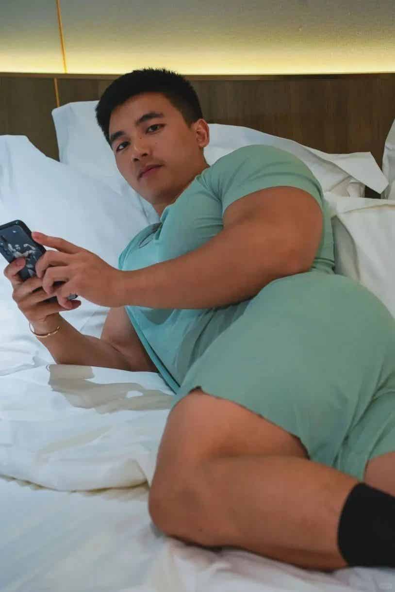 图片[5]-无法拒绝这样的肉壮肌肉男，太爱了！-小蓝短视频