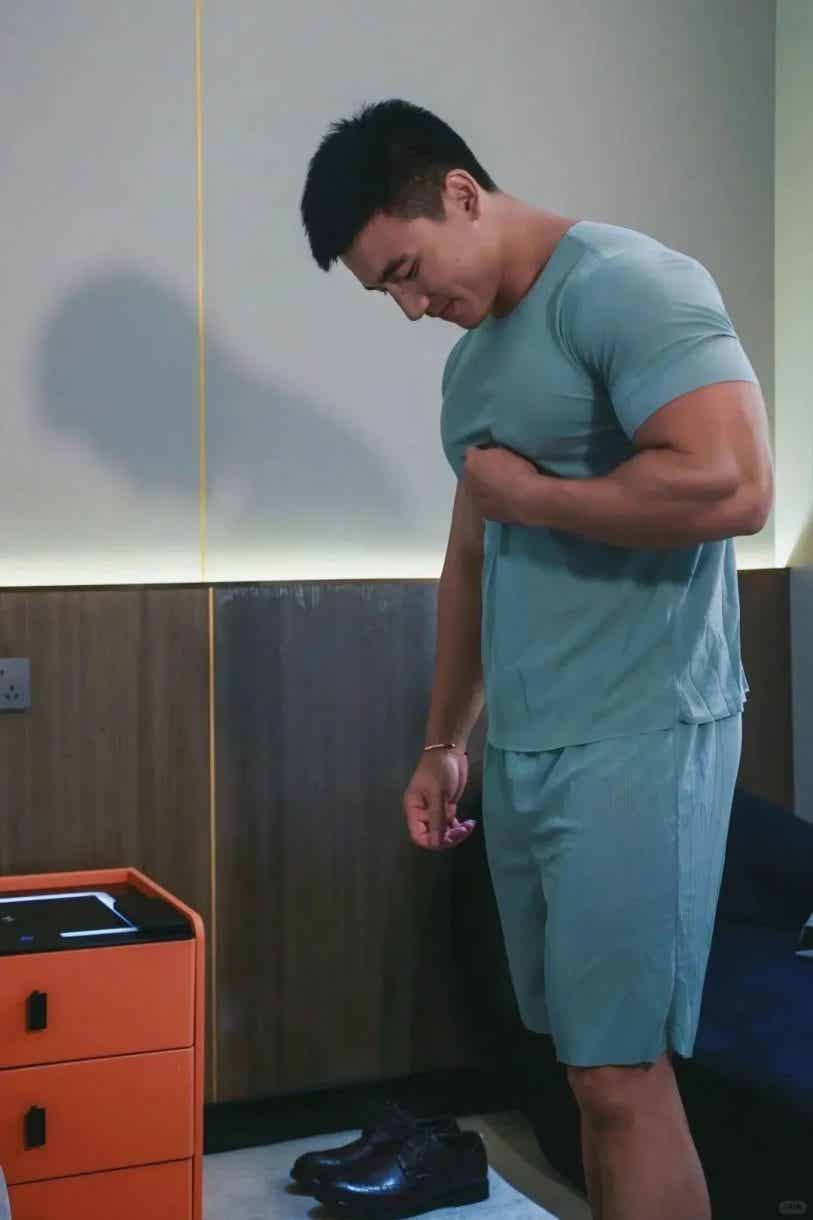 无法拒绝这样的肉壮肌肉男，太爱了！-小蓝短视频