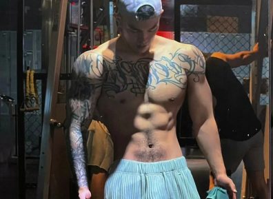 爱打篮球的体育生小爷们，帅不