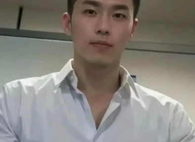 “靠牺牲老公色相，赚取生活开支，我成了一个背叛道德的恶妻！”