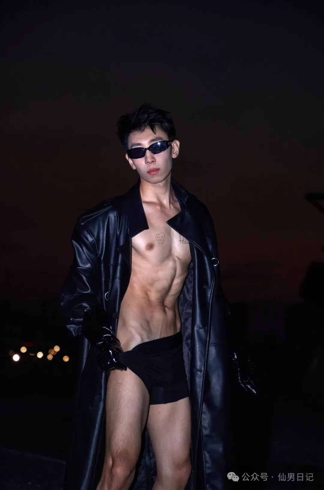 图片[1]-体育生外穿内裤出门！连朋友都问他：拍GV挣多少钱……-小蓝短视频