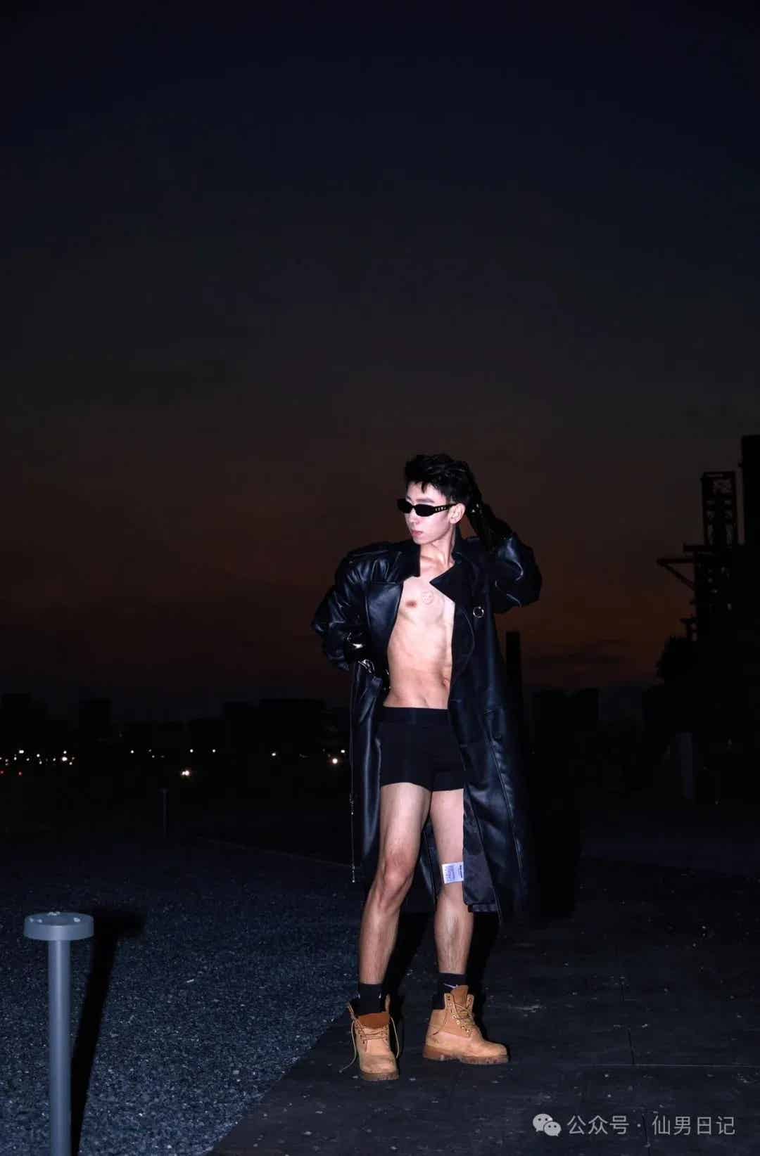 图片[5]-体育生外穿内裤出门！连朋友都问他：拍GV挣多少钱……-小蓝短视频