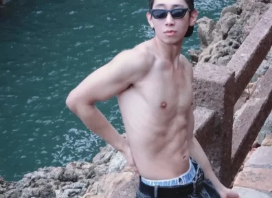 体育生外穿内裤出门！连朋友都问他：拍GV挣多少钱……