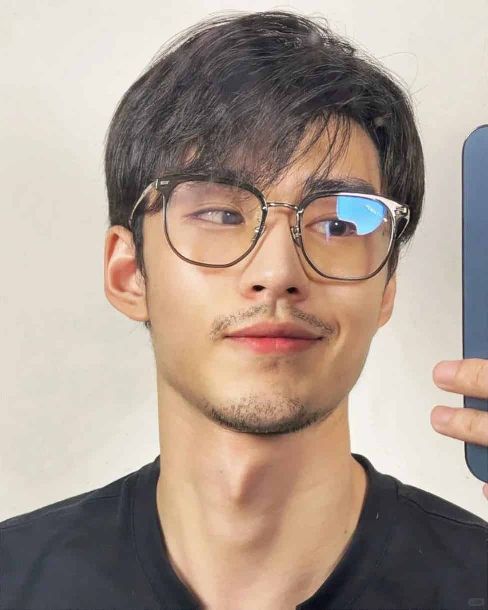 图片[2]-浓眉多面模特！青春阳光 & 性感熟男切换自如 | 网红帅哥-小蓝短视频