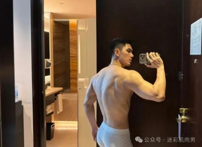 马老师翘臀大长腿穿白内裤太显眼,真好看!!