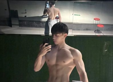 粉嫩健身猛男帅哥,网友辣评,将他一口吃掉.......