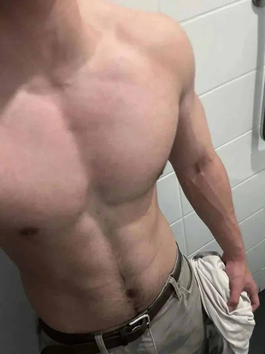 这肌肉男大超可以啊！看第一眼就沦陷了！-小蓝短视频