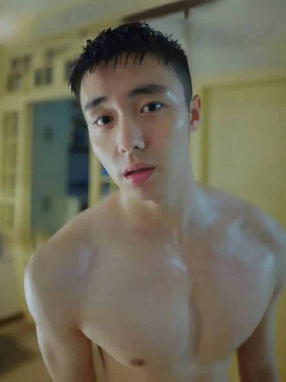 图片[1]-“公0️⃣天花板”翟子路早就分手了？又能馋老公的身子颜值了！-小蓝短视频