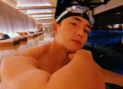 “公0️⃣天花板”翟子路早就分手了？又能馋老公的身子颜值了！