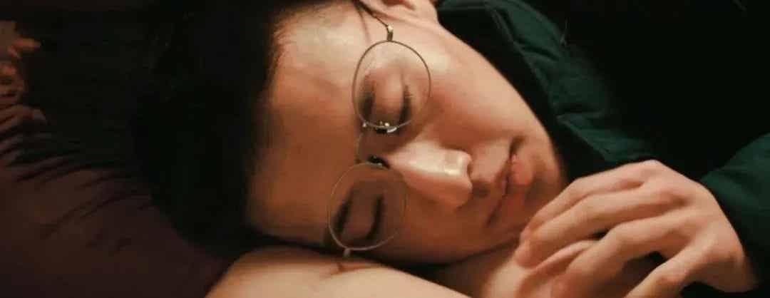 他对你生理性喜欢的 10 个标志-小蓝短视频