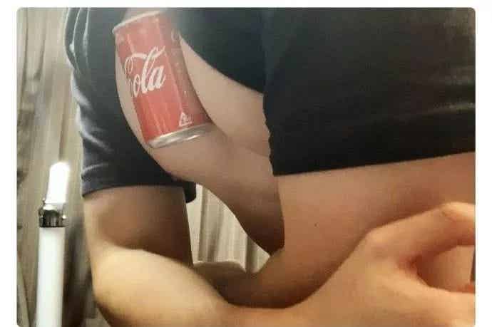 图片[2]-男生练出大胸肌能干嘛？这是我见过最骚的操作......-小蓝短视频