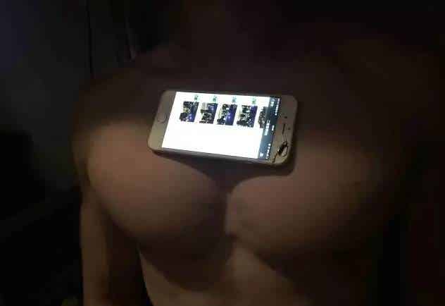 图片[5]-男生练出大胸肌能干嘛？这是我见过最骚的操作......-小蓝短视频