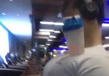 图片[6]-男生练出大胸肌能干嘛？这是我见过最骚的操作......-小蓝短视频