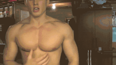 男生练出大胸肌能干嘛？这是我见过最骚的操作......