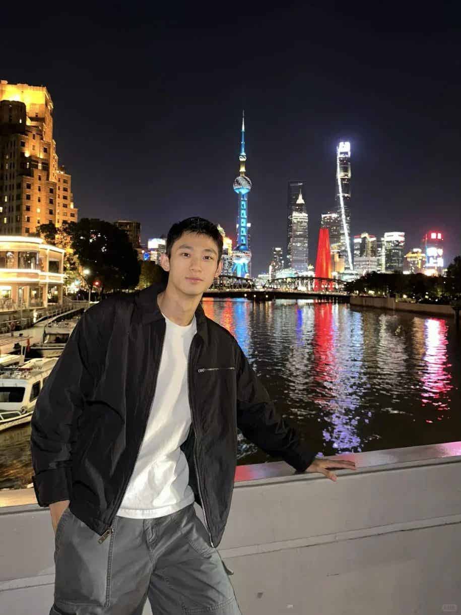 图片[4]-活力阳光瑜伽教练！一头金发帅炸 | 网红帅哥-小蓝短视频