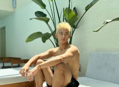 活力阳光瑜伽教练！一头金发帅炸 | 网红帅哥