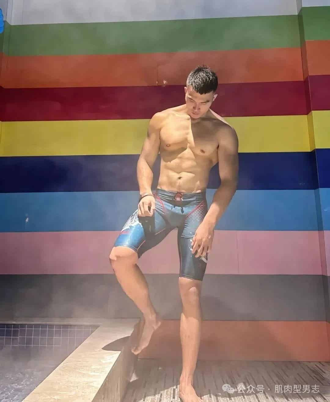 图片[6]-190cm肌肉直男在浴池自拍，网友：又是别人的老公-小蓝短视频