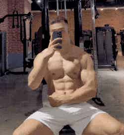 图片[11]-190cm肌肉直男在浴池自拍，网友：又是别人的老公-小蓝短视频