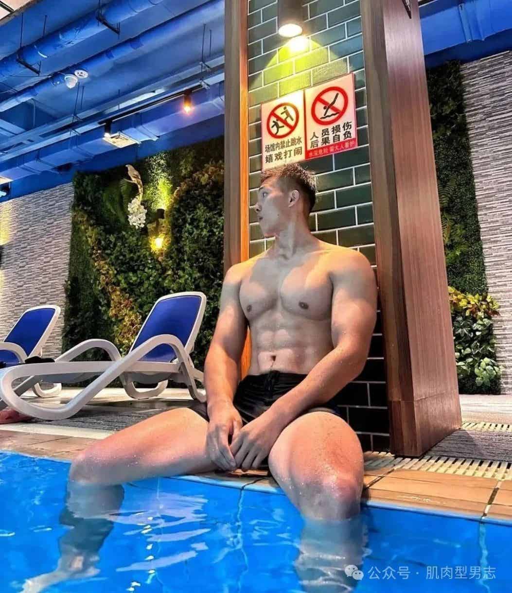 图片[17]-190cm肌肉直男在浴池自拍，网友：又是别人的老公-小蓝短视频