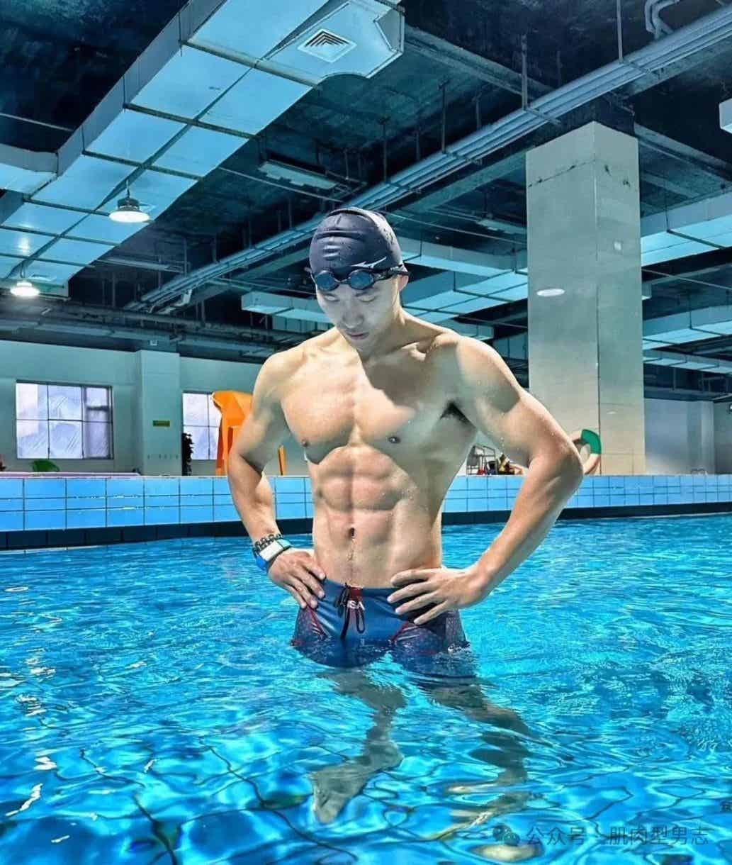 图片[18]-190cm肌肉直男在浴池自拍，网友：又是别人的老公-小蓝短视频