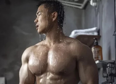 肌肉男洗澡到底有多好看？长得太壮啦！