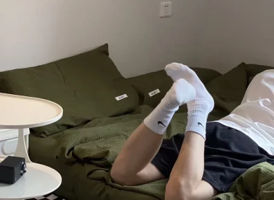 我大学宿舍帅气室友是个双