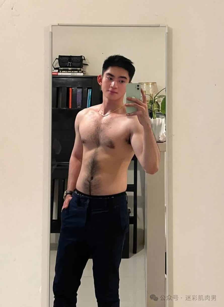 图片[2]-露内裤边的胸毛男自拍荷尔蒙爆啦。实力藏不住了！-小蓝短视频