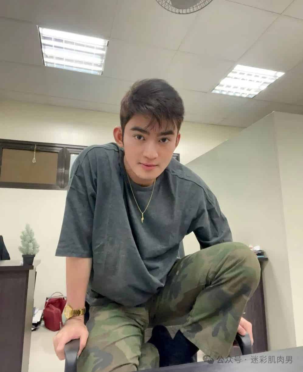 图片[12]-露内裤边的胸毛男自拍荷尔蒙爆啦。实力藏不住了！-小蓝短视频