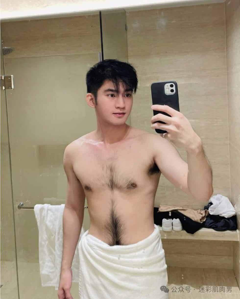 图片[14]-露内裤边的胸毛男自拍荷尔蒙爆啦。实力藏不住了！-小蓝短视频