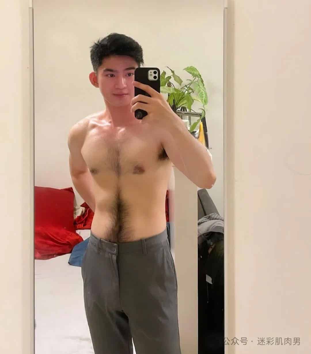 图片[16]-露内裤边的胸毛男自拍荷尔蒙爆啦。实力藏不住了！-小蓝短视频