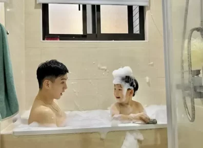 又一枚运动男下海私照流出，长腿翘臀当爸爸太顶啦！