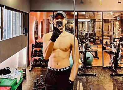 内娱男明星们,请向他看齐,把身材卷起来!