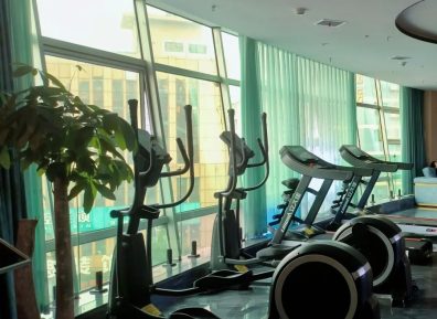 和基友去洗脚按摩，在泡澡池遇到9个gay