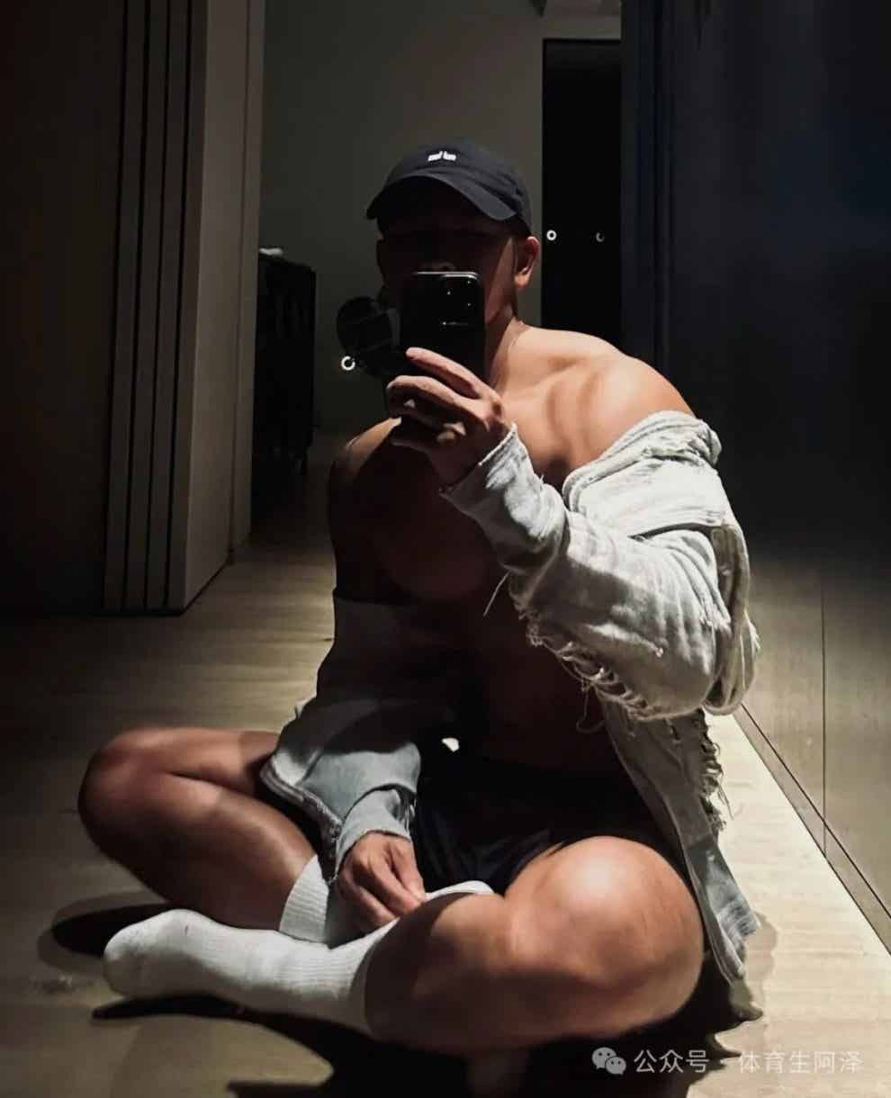 图片[2]-黑皮体育生大狼狗，男友直呼受不了.......-小蓝短视频