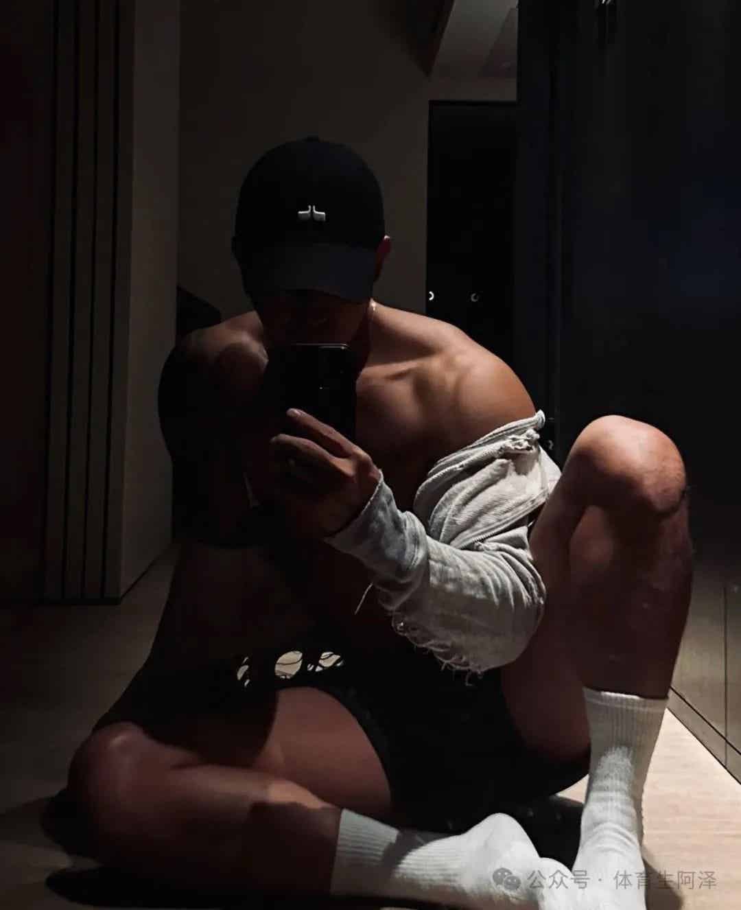 图片[4]-黑皮体育生大狼狗，男友直呼受不了.......-小蓝短视频