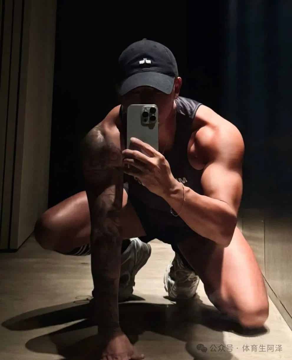 黑皮体育生大狼狗，男友直呼受不了…….-小蓝短视频